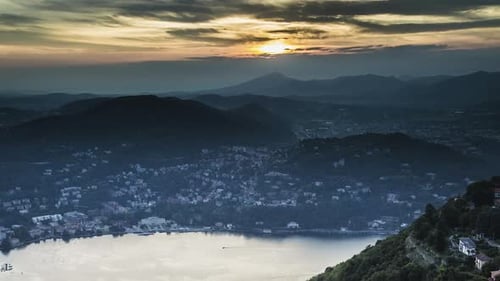 Ciudad por lago