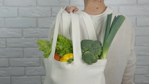 Verduras saludables en la bolsa