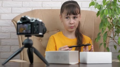 Girl Records Tablet Review for Her Vlog