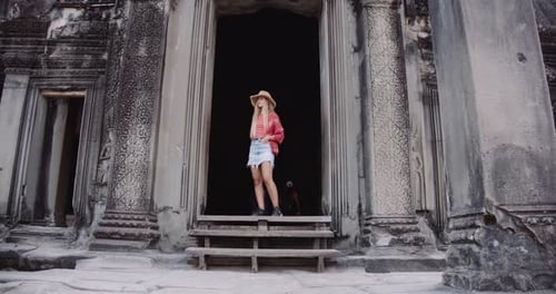 Female Tourist Captures the Magnificent Scene Using Her Camera Phone