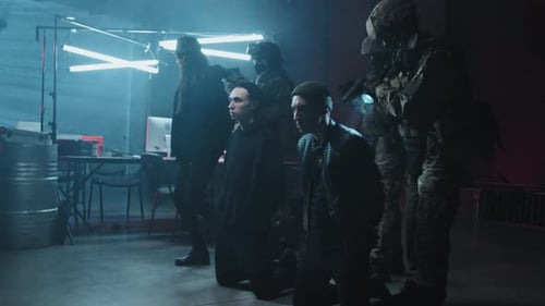 Equipe da SWAT prende grupo de hackers criminosos