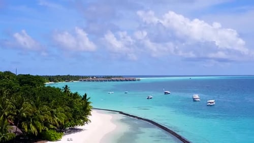 Luftaufnahme der Meereslandschaft der tropischen Insel, Strandreise durch klare Lagune und Sandhintergrund