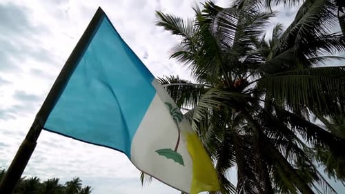 Drapeau de Penang au ralenti sur une scène rurale