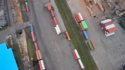 Container im Hafenlager
