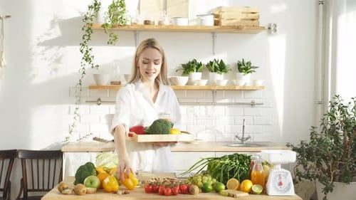 Female Food Blogger Tells the Camera What you Can Cook in the Kitchen with Fresh Vegetables