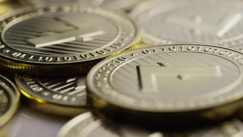 Rotierende Aufnahme von Litecoin-Bitcoins