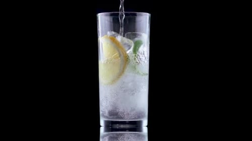 Coquetel refrescante de mojito