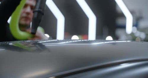 Professional Detailer Drying Car with Blower