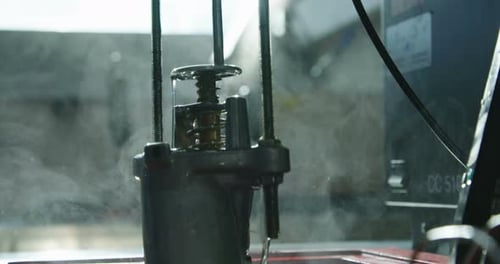 Equipement industriel pour tester la qualité des pièces métalliques