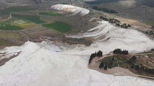 Vista aérea de drone da antiga cidade de Pamukkale, Hierápolis