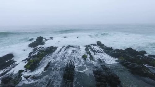 Vagues et rochers de la mer, Sultanat d'Oman