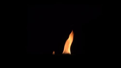 Kleine Flammen flackern