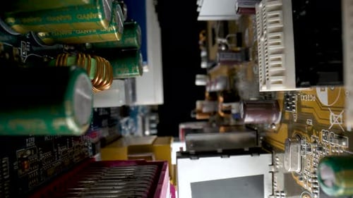 Microcircuito da placa-mãe do computador com chips RAM Slots Bobinas de indução e capacitores