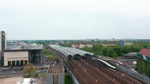 Landungsaufnahmen in der Nähe der Eisenbahn