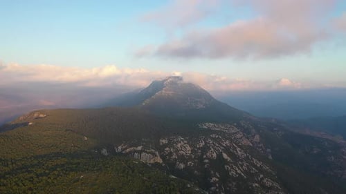 Vue aérienne de terrain montagneux en Turquie