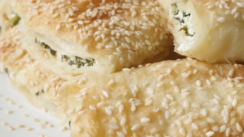 Kippen auf Teigblättern mit Käse und Spinat gebackene Rollen 4K 2160p 30fps UHD-Aufnahmen - Ser