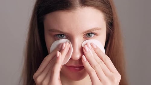 Face Cleaning Pretty Woman Perfect Makeup Beauty
