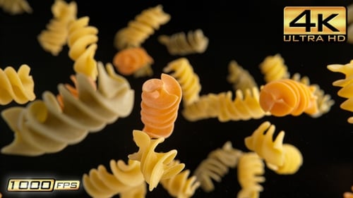 Pâtes fusilli colorées volantes