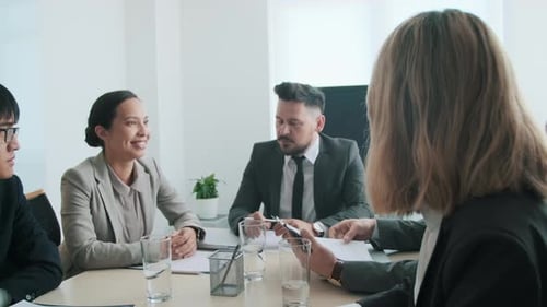 Gruppe von Personen beim Treffen