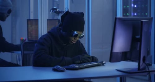 Des pirates informatiques pénètrent dans un centre de données
