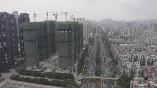Construcción moderna de ciudades chinas. Coches y carreteras. Shenzhen.