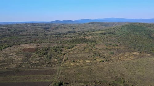 Vue aérienne Magnifique panorama idyllique sur le paysage rural des montagnes à flanc de colline