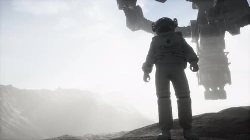 Astronaute marchant sur une planète martienne