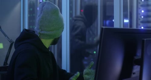 Des pirates informatiques pénètrent dans un centre de données
