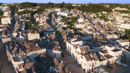 Bela vista aérea das tradicionais casas trulli em Alberobello, província de Bari