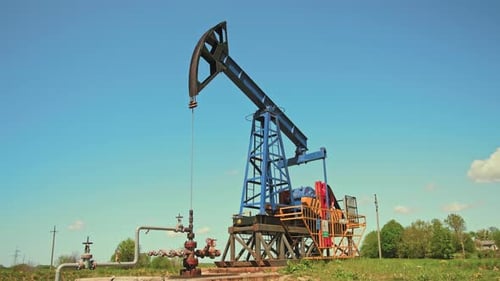 Ölpumpenheber funktioniert im Ölfeld