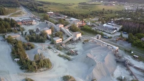 Alte Bergbaumaschinen bei Grey Gravel Quarry and Railroads