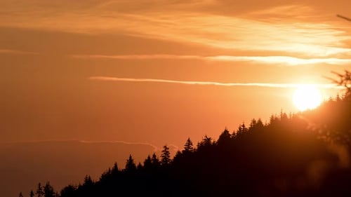 Zeitraffer bei Sonnenaufgang
