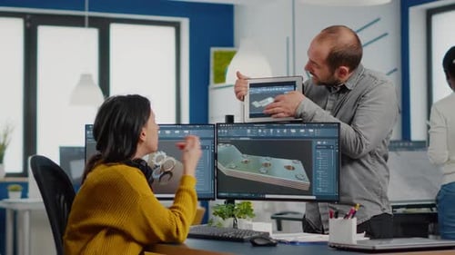 Equipo de arquitectos e ingenieros que trabajan en el proyecto de prototipo de construcción