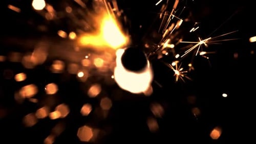 Wunderkerze mit heller Flamme in Superzeitlupe