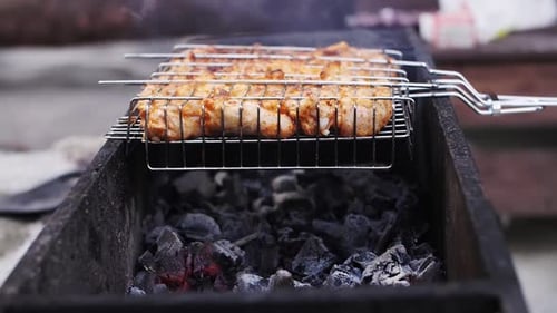 Grillhähnchen mit Holzkohle