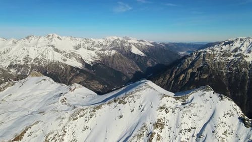Le mont Mussa-Achitara, la montagne la plus visitée au-dessus du village de Dombay