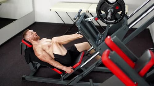 Gym Man Leg Press Machine Training Pushing Weight Training Legs Muscule