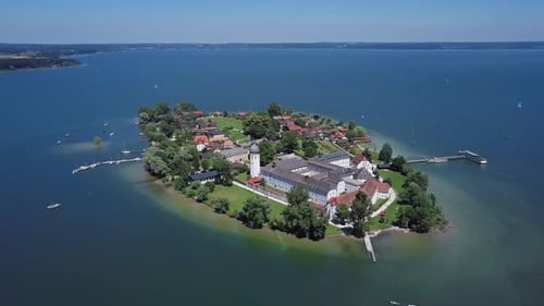 Vista aérea de Frauenchiemsee (Fraueninsel), Alemania
