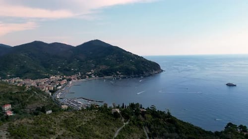 Levanto 4k Zoom Out
