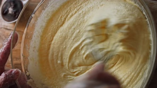 Bake the Dough for the Cake in the Form of Baking