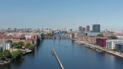 Dévoilement par les avant du pont Oberbaum à Doubledeck