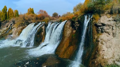 Natürlicher Wasserfall.