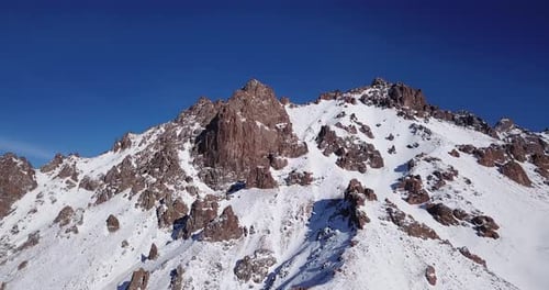 Schneeberggipfel mit Felsen