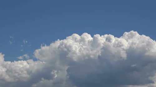 Nuages De Pluie Blanche Et Ciel Bleu 10