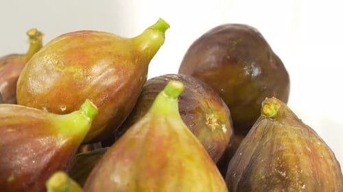 Feigen auf weißem Hintergrund 4K 3840X2160 UHD-Aufnahmen - Feigen Fruchthintergrund 4K 2160p UHD-Video
