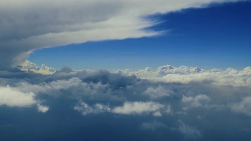 Blauer Himmel mit Wolken