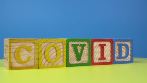 Bloco de madeira do alfabeto COVID rotativo