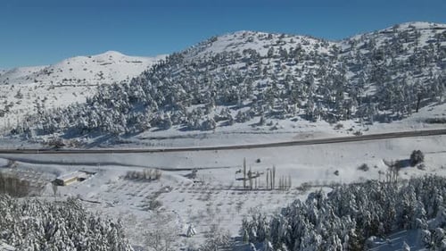 Drone Footage Highway no inverno