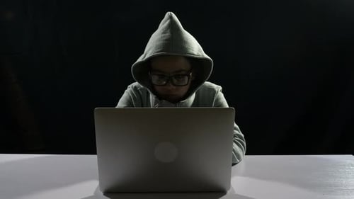 Hacker de mulher asiática