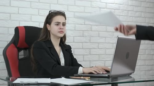 Surmenage au travail.